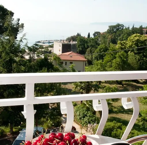 לינה וארוחת בוקר Klara Ičići