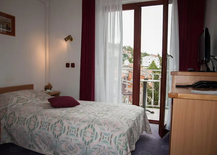 לינה וארוחת בוקר Klara