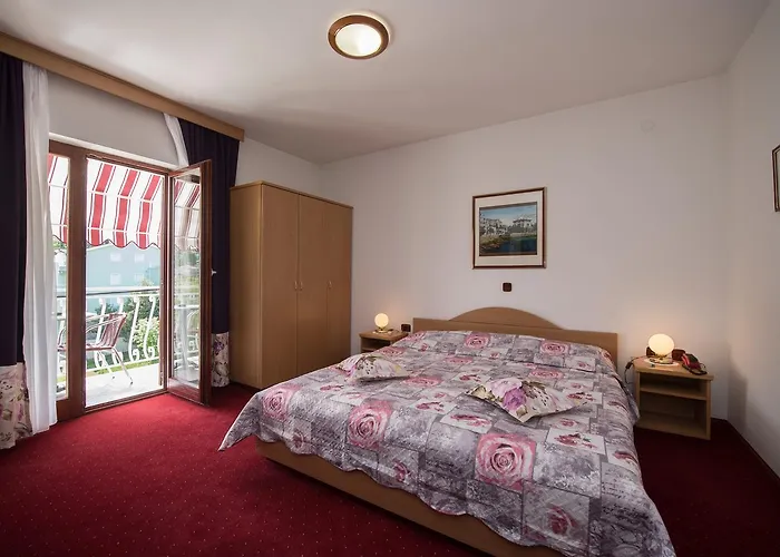 לינה וארוחת בוקר Klara 3*