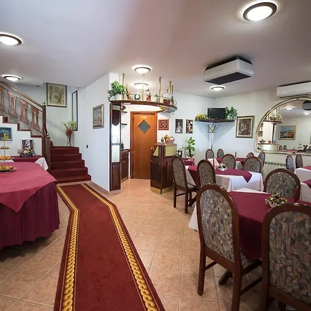 Bed & Breakfast Klara 3*